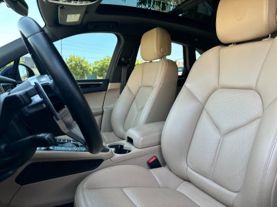 2021 Porsche Macan Macan