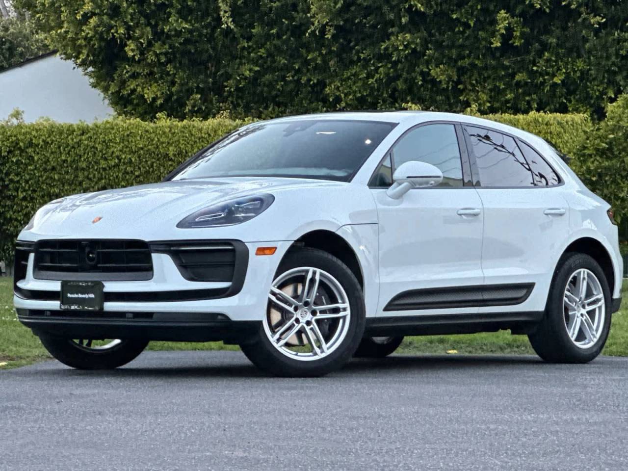 2025 Porsche Macan Base