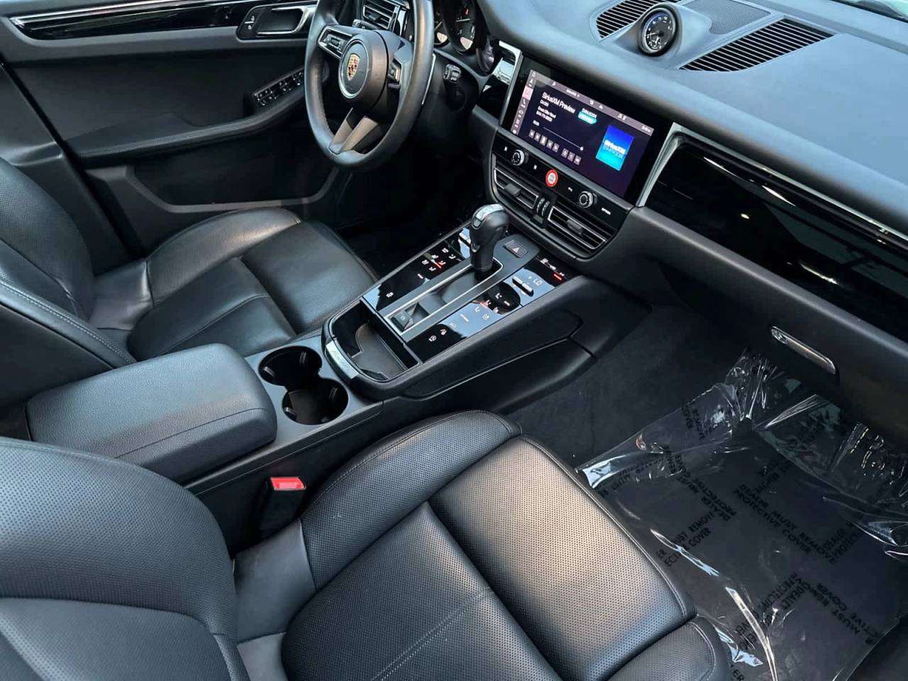 2025 Porsche Macan Base