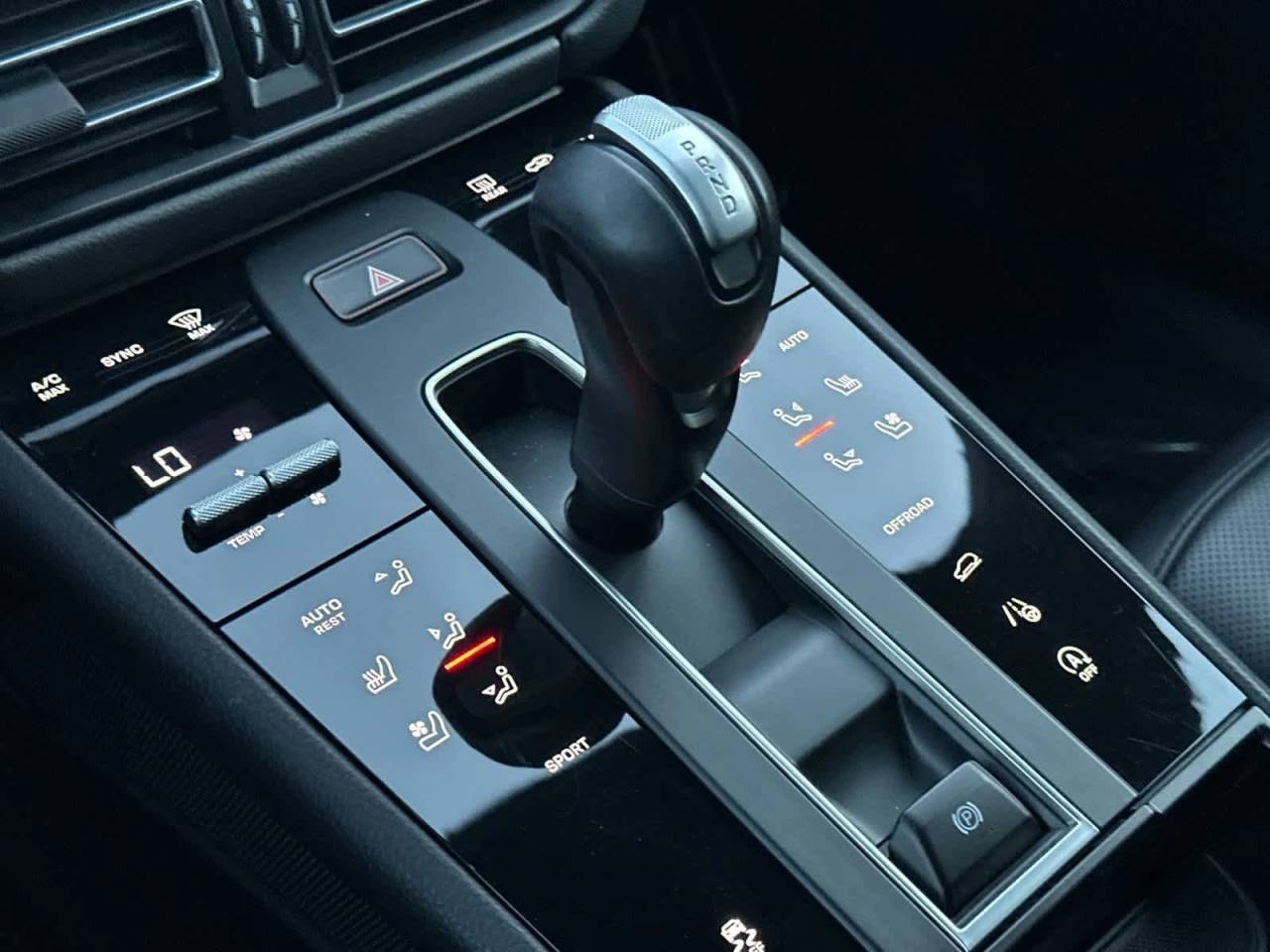 2025 Porsche Macan Base