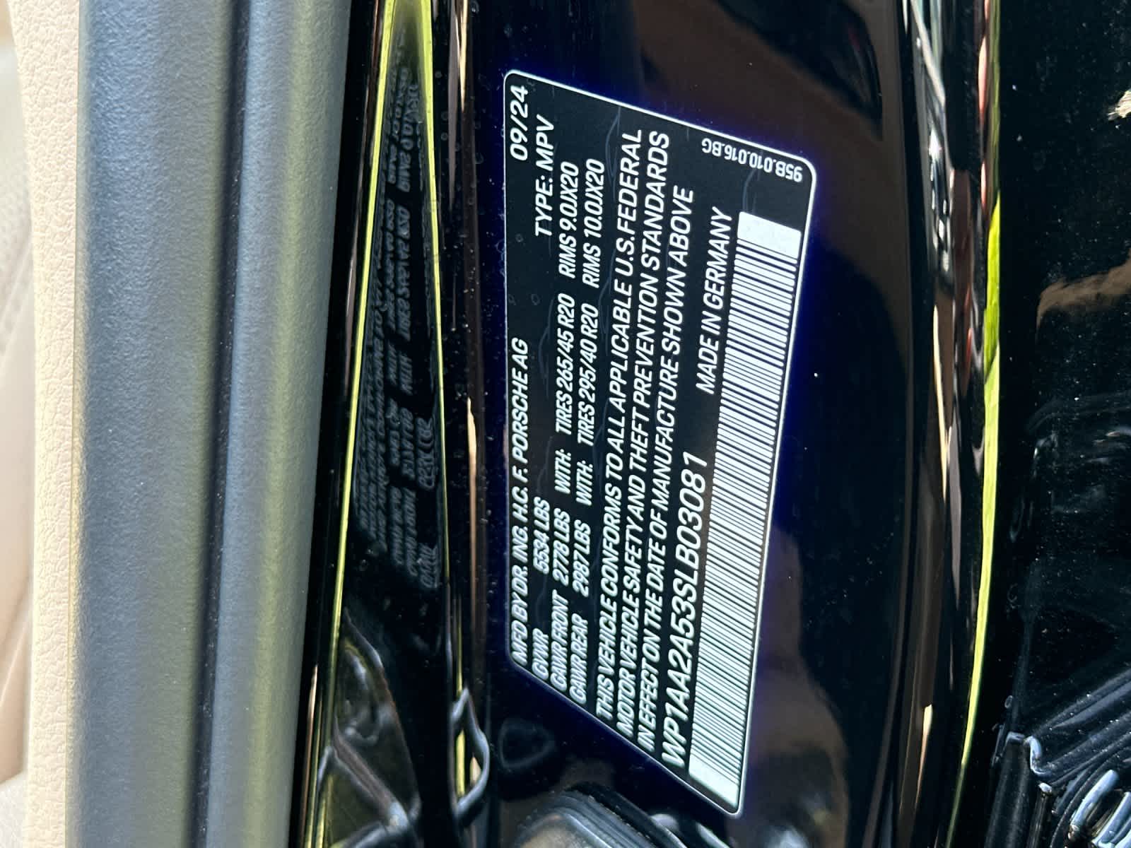 2025 Porsche Macan Base
