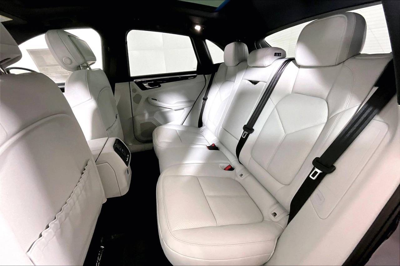 2025 Porsche Macan AWD