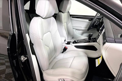 2025 Porsche Macan AWD