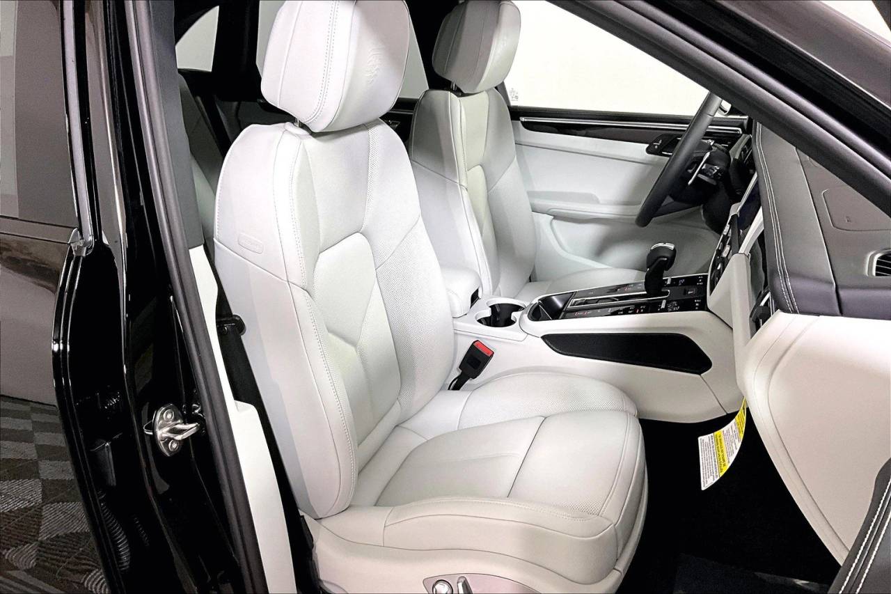 2025 Porsche Macan AWD