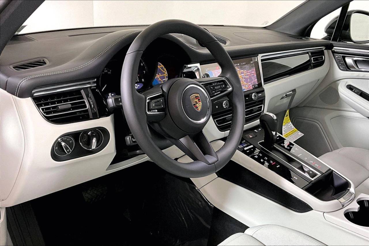 2025 Porsche Macan AWD
