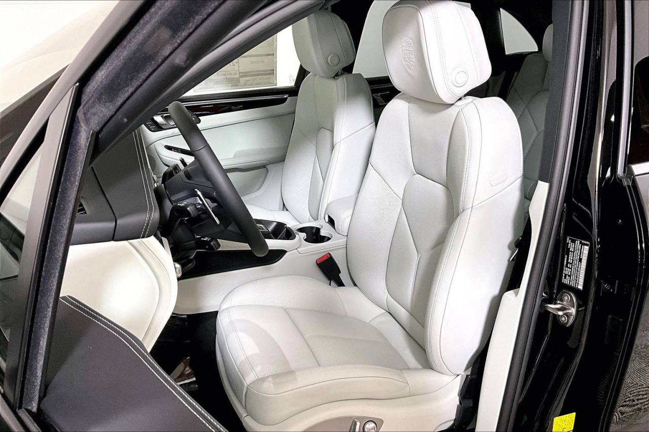 2025 Porsche Macan AWD