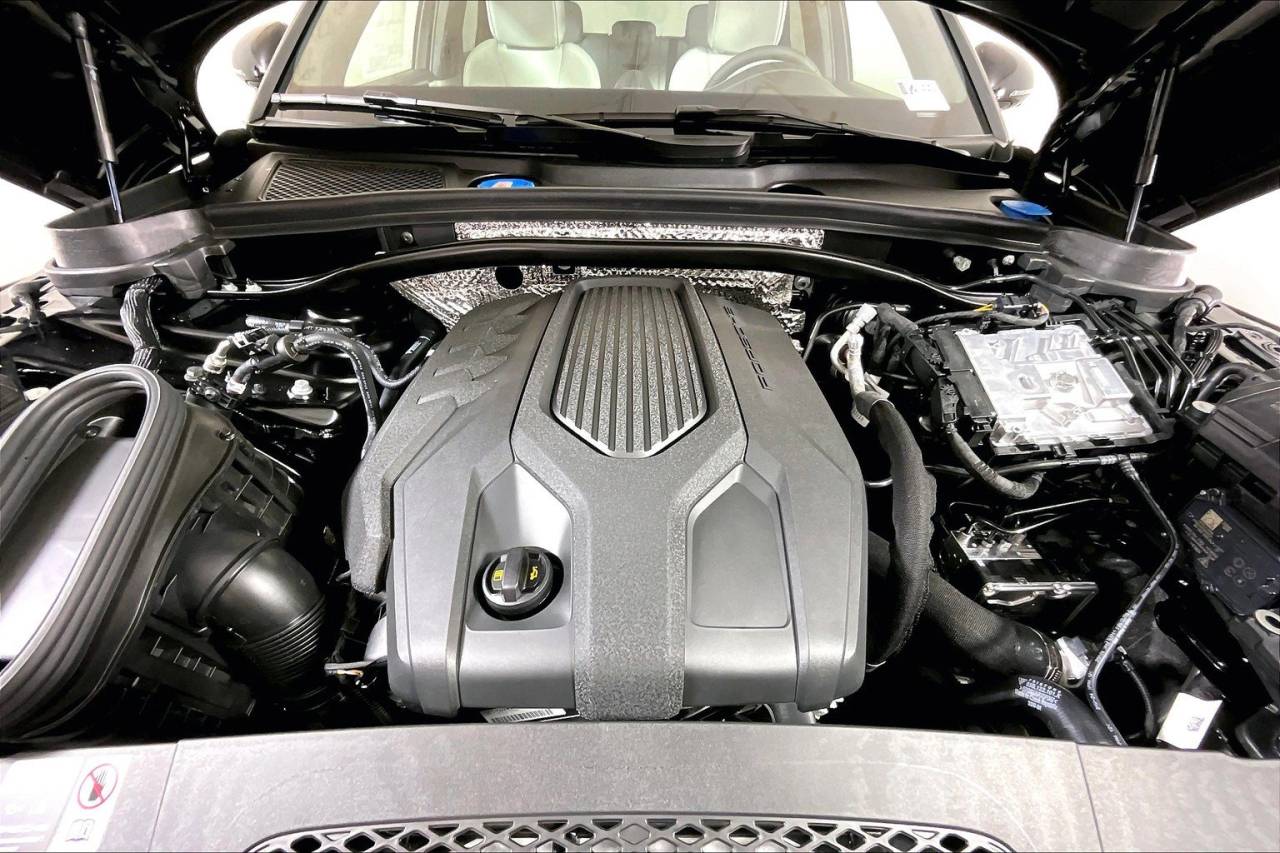 2025 Porsche Macan AWD