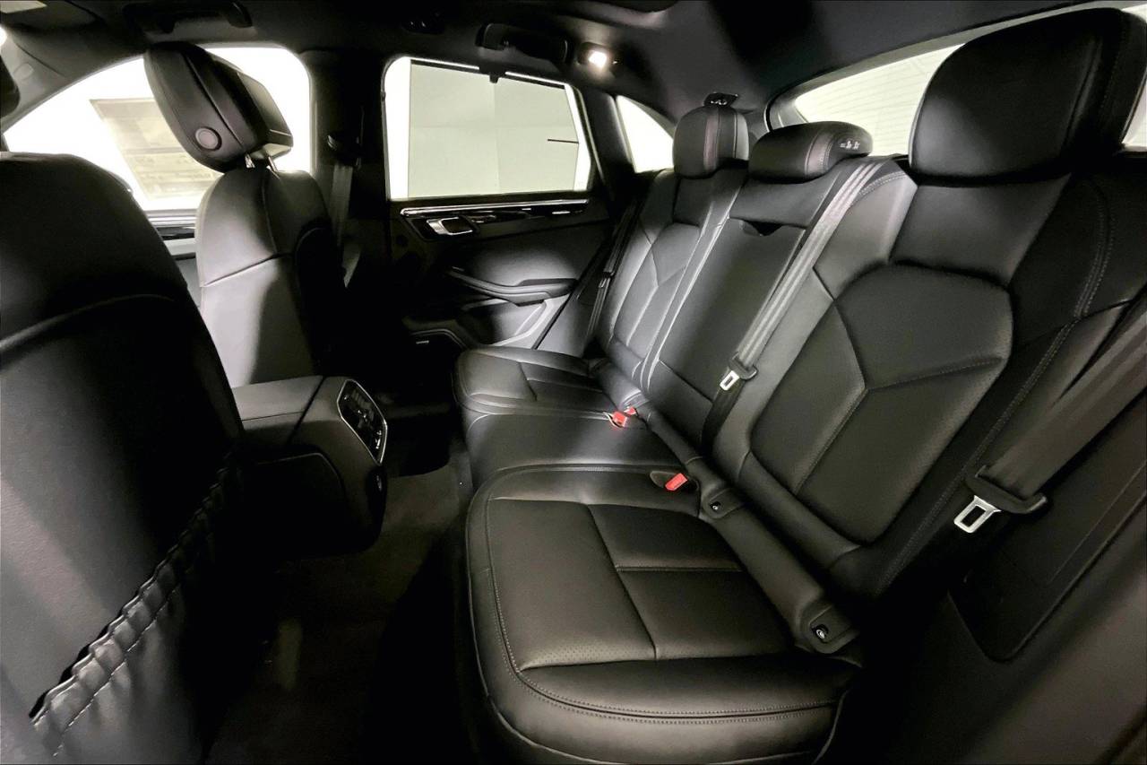 2025 Porsche Macan AWD