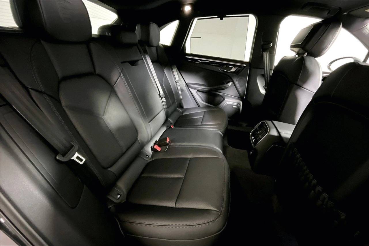 2025 Porsche Macan AWD