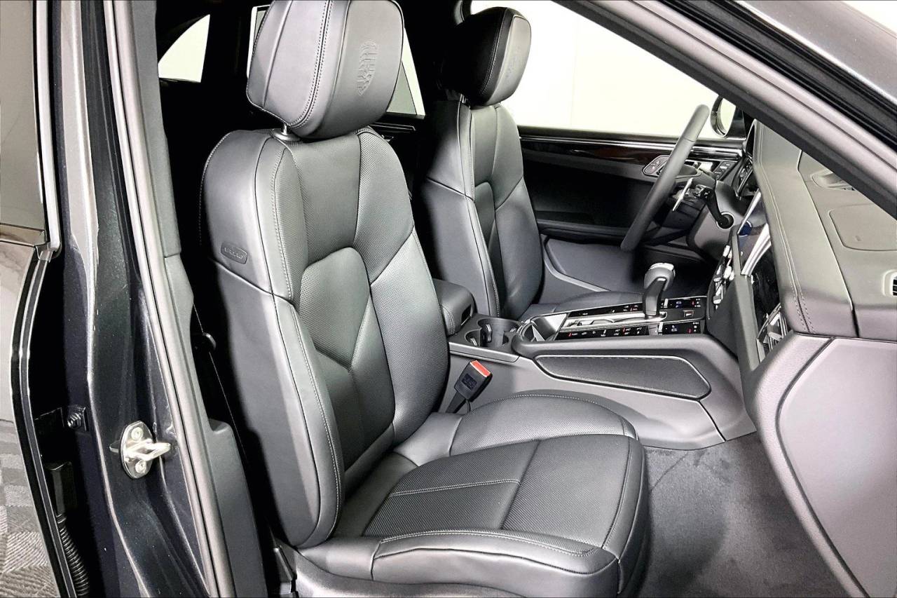 2025 Porsche Macan AWD