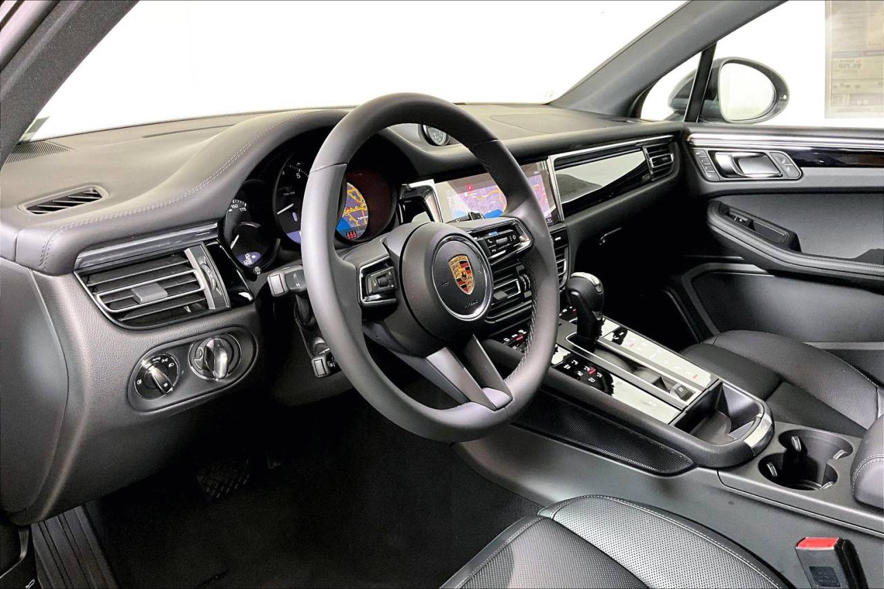 2025 Porsche Macan AWD