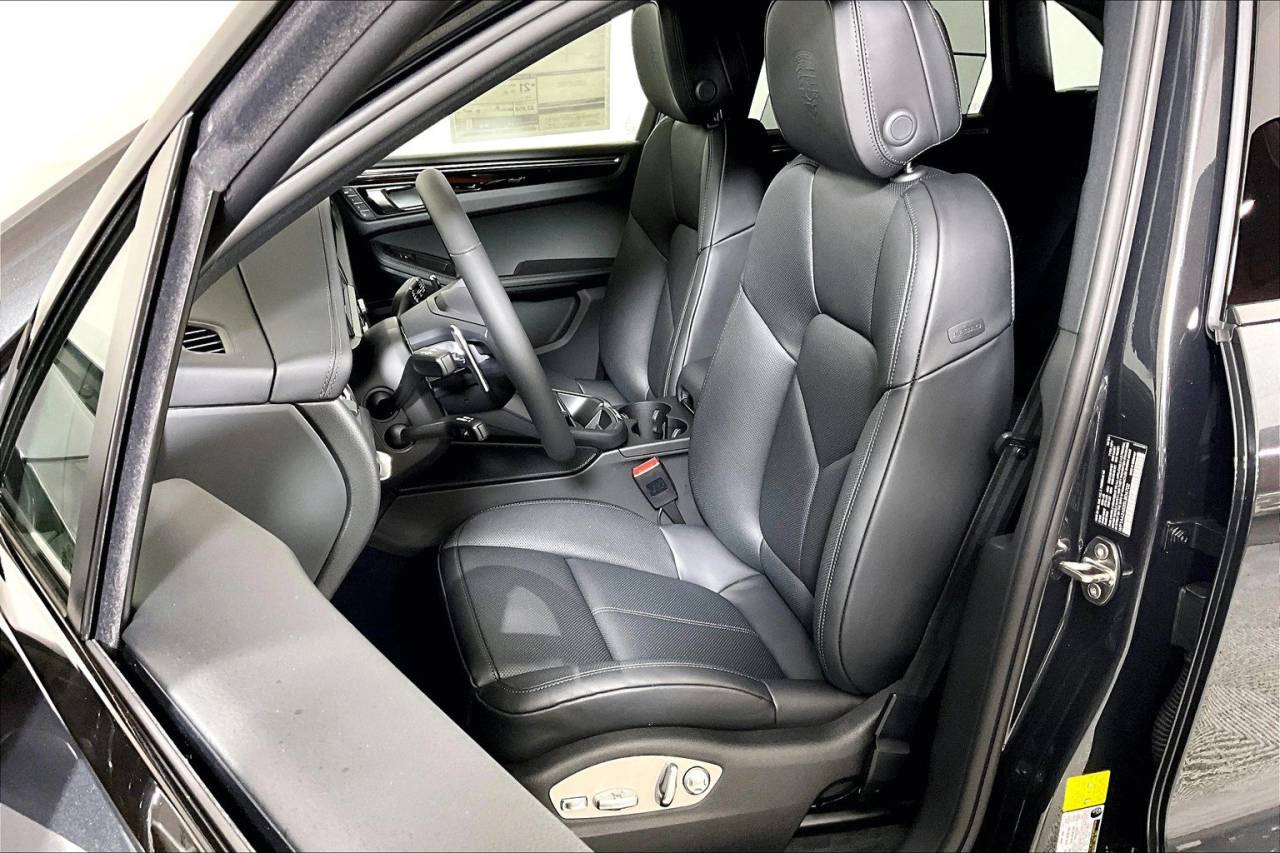 2025 Porsche Macan AWD