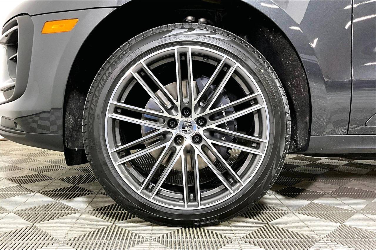 2025 Porsche Macan AWD