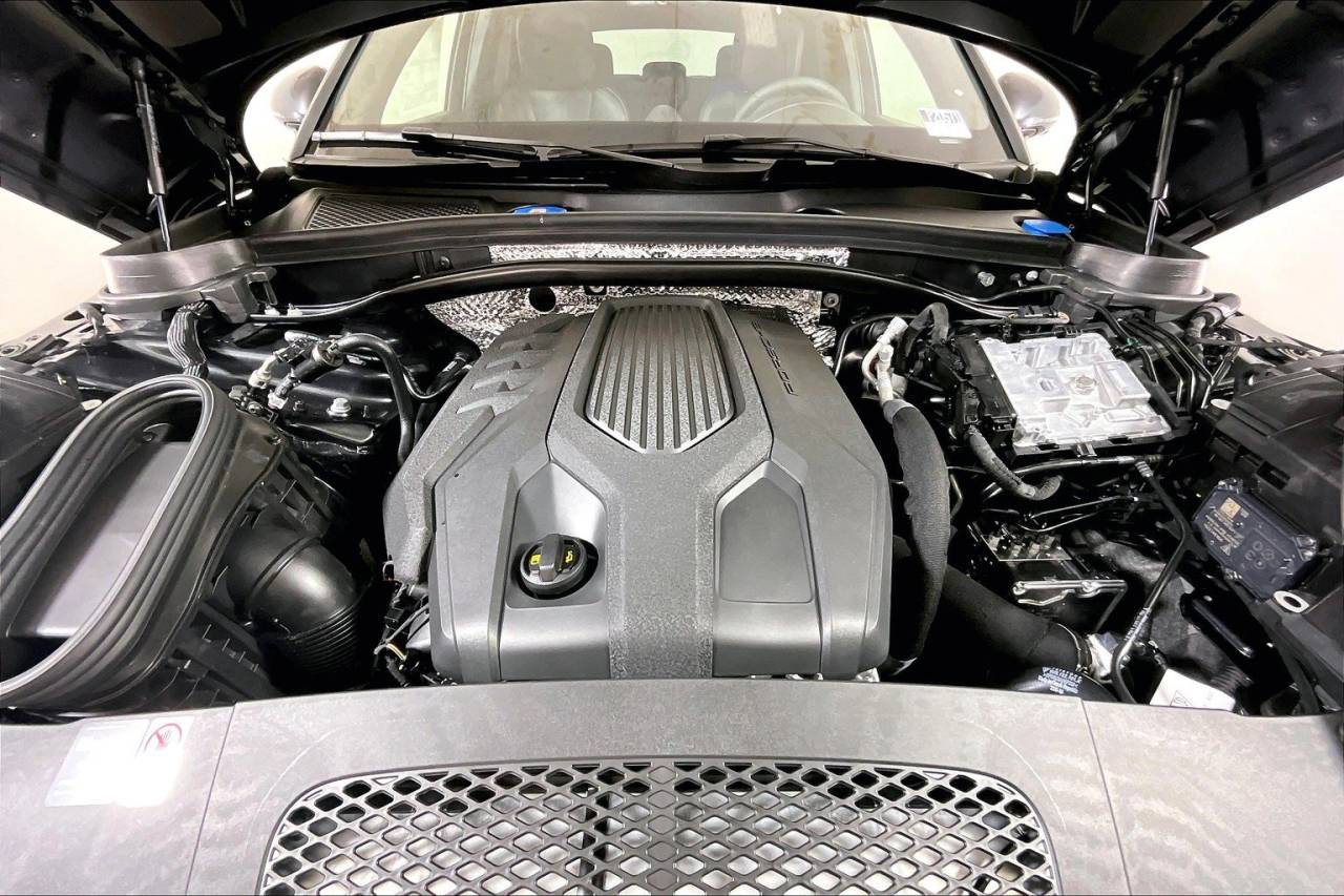 2025 Porsche Macan AWD