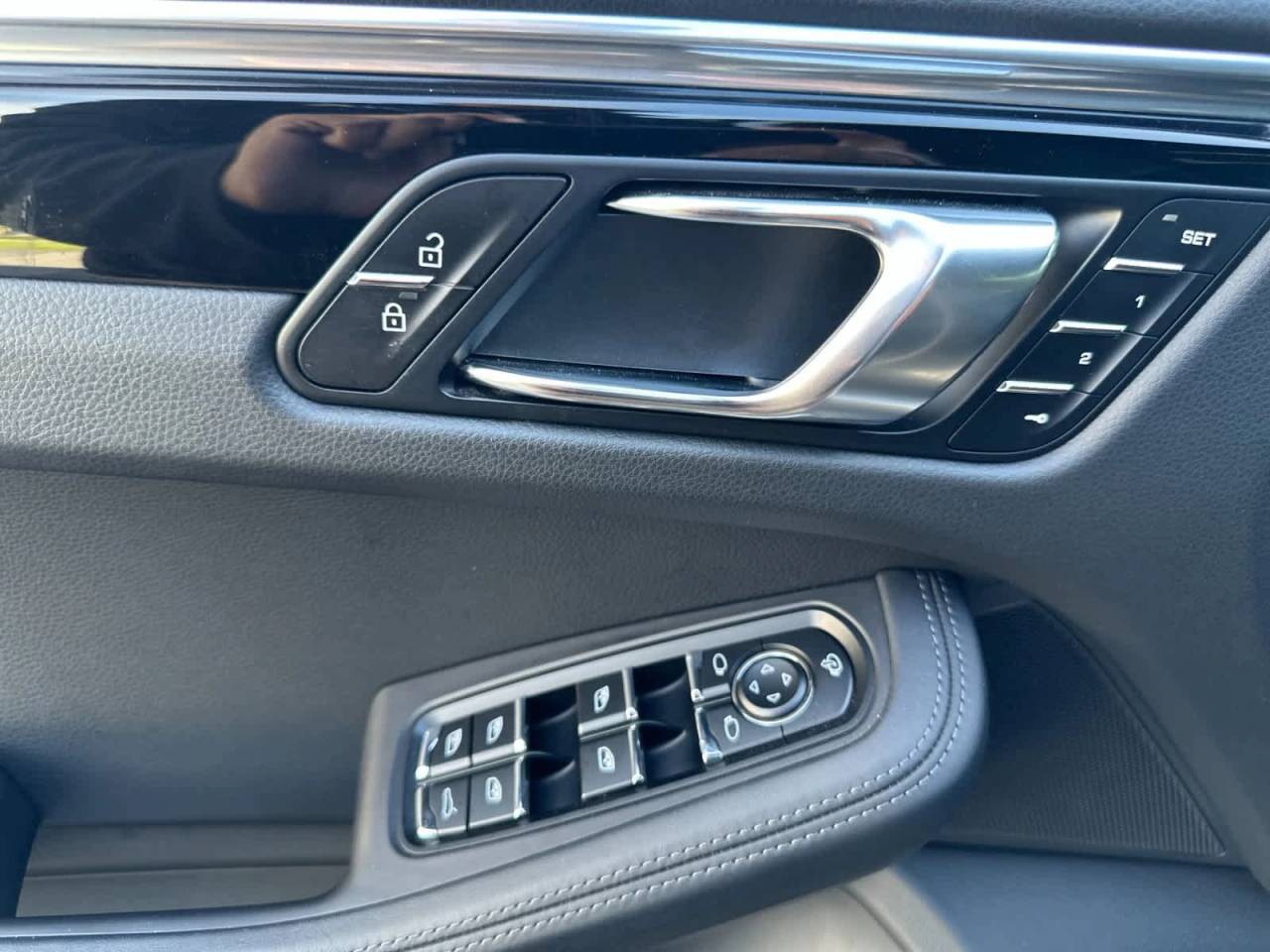 2025 Porsche Macan AWD