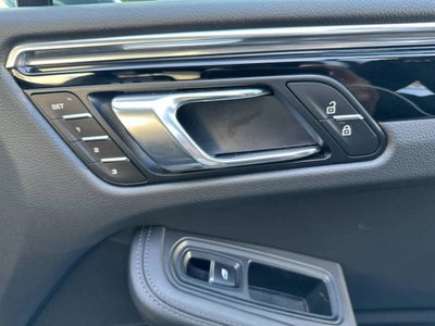 2025 Porsche Macan AWD