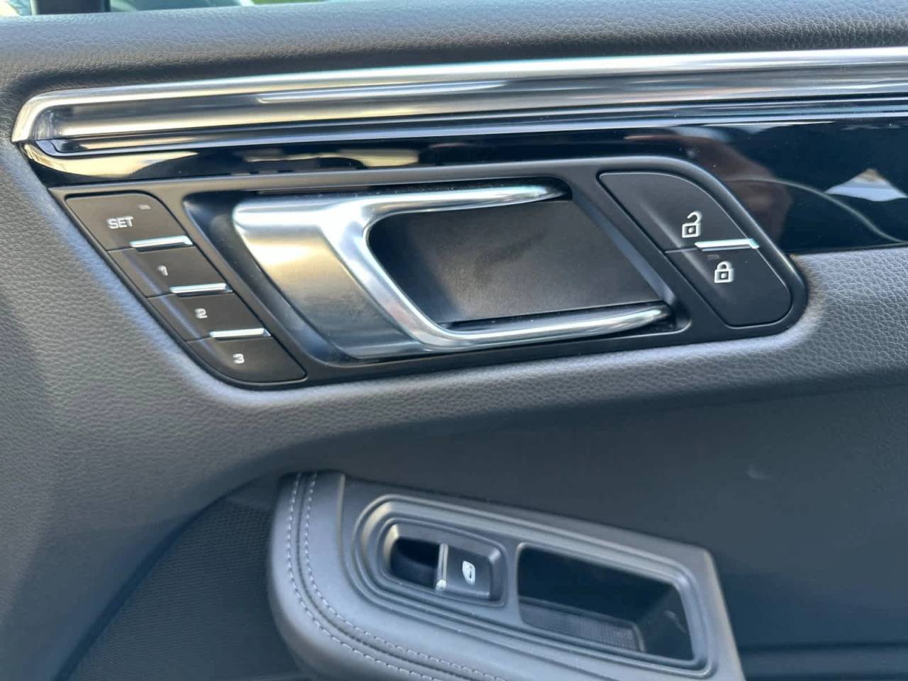 2025 Porsche Macan AWD