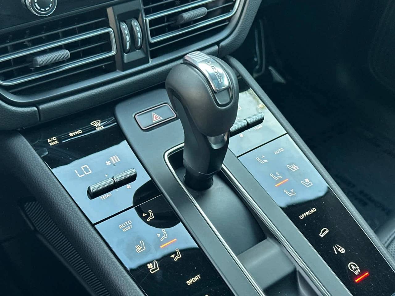 2025 Porsche Macan AWD