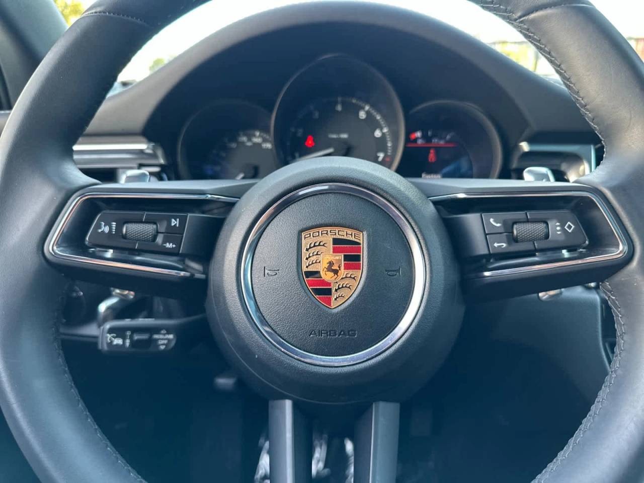 2025 Porsche Macan AWD