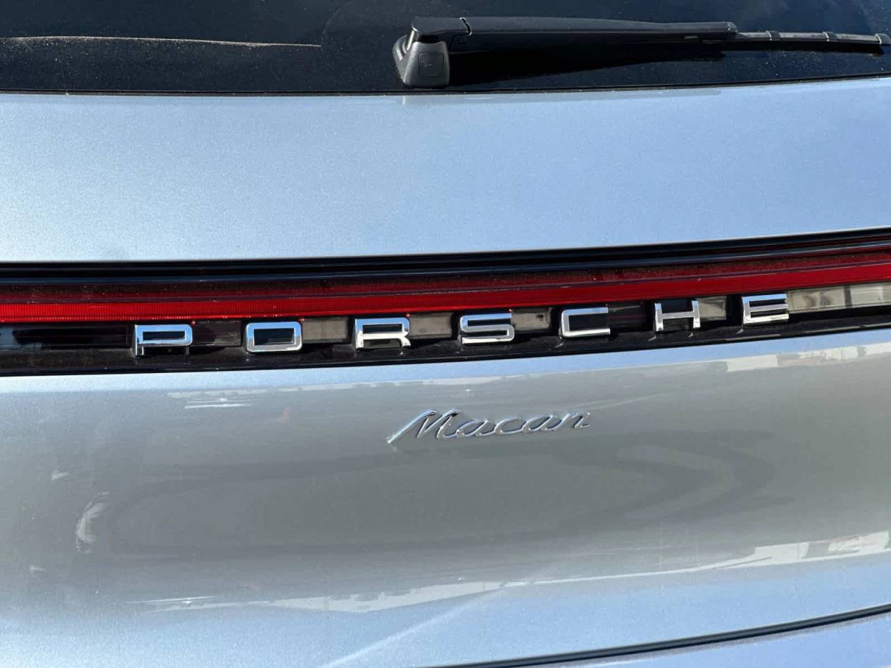 2025 Porsche Macan AWD