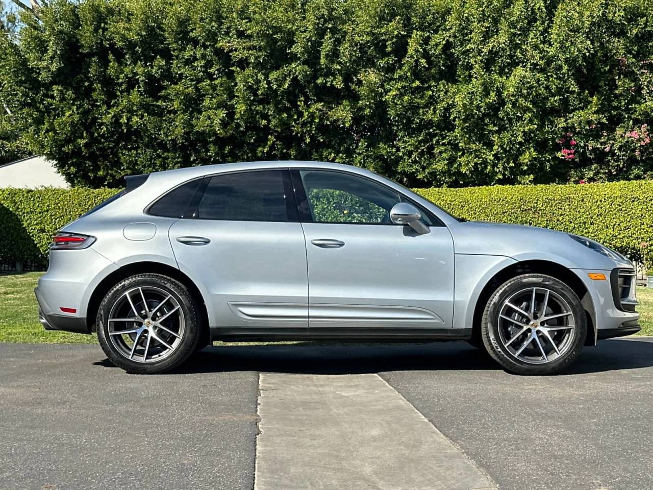 2025 Porsche Macan AWD