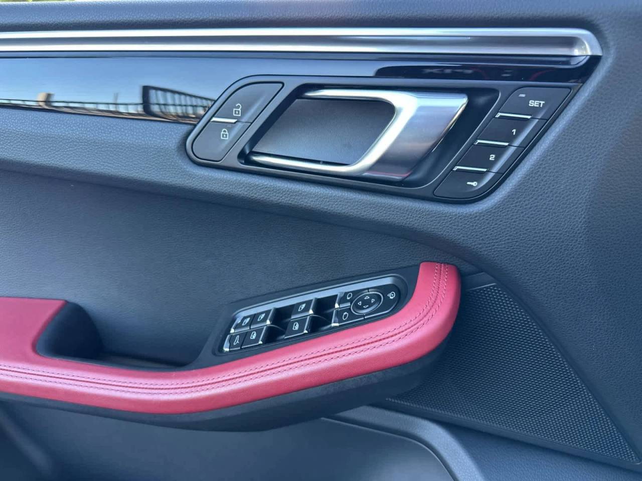 2025 Porsche Macan AWD