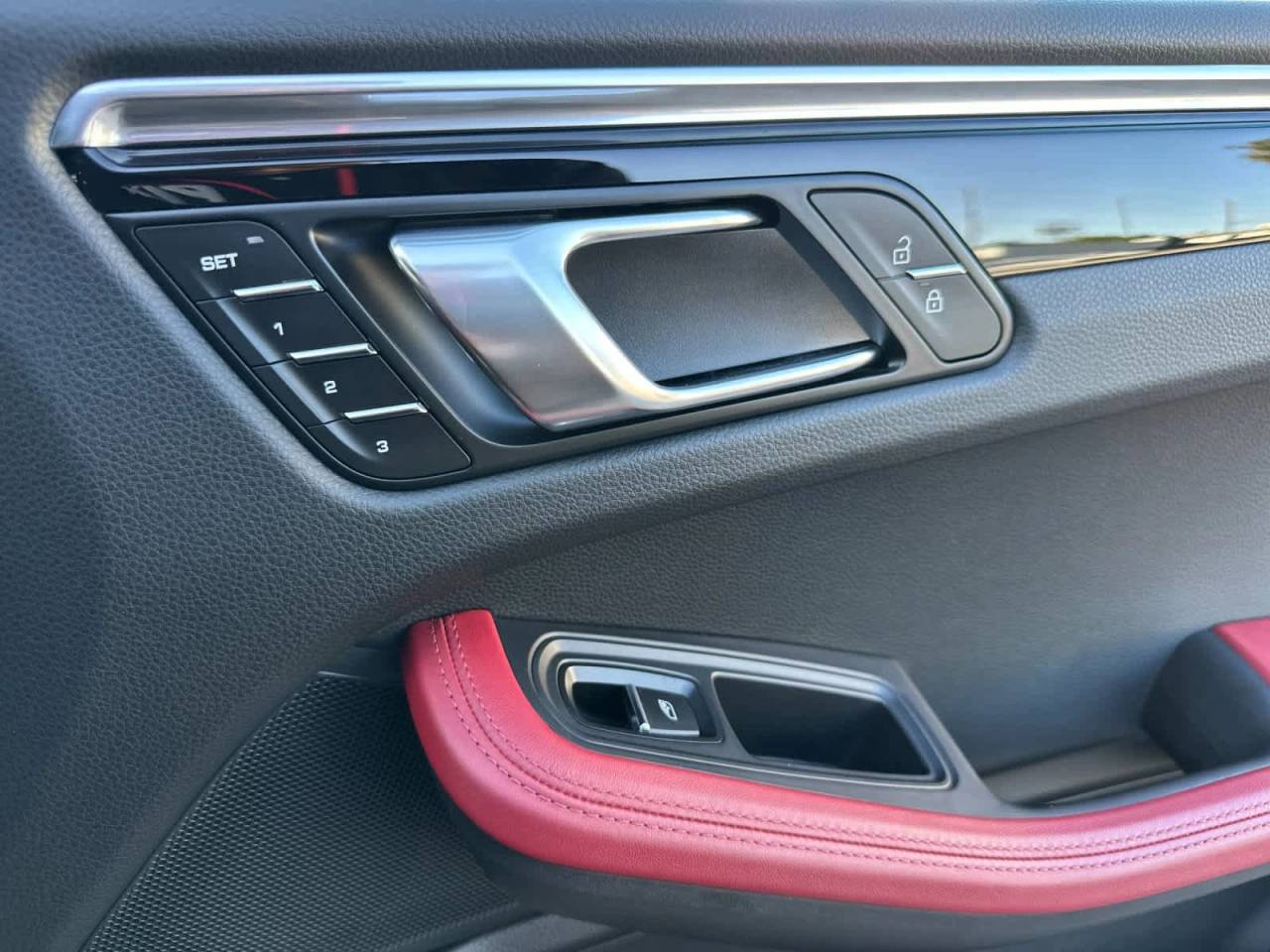 2025 Porsche Macan AWD