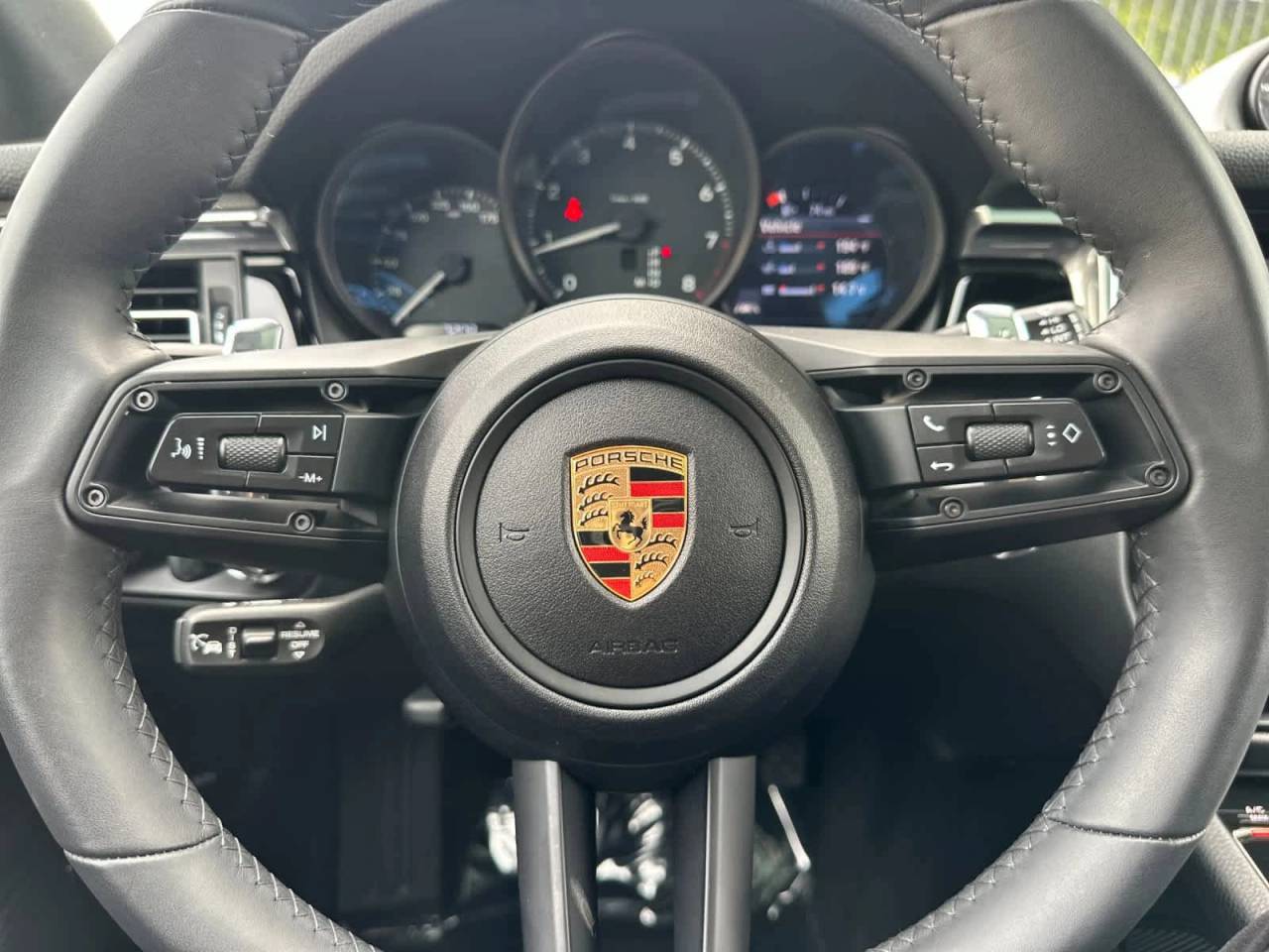 2025 Porsche Macan Base