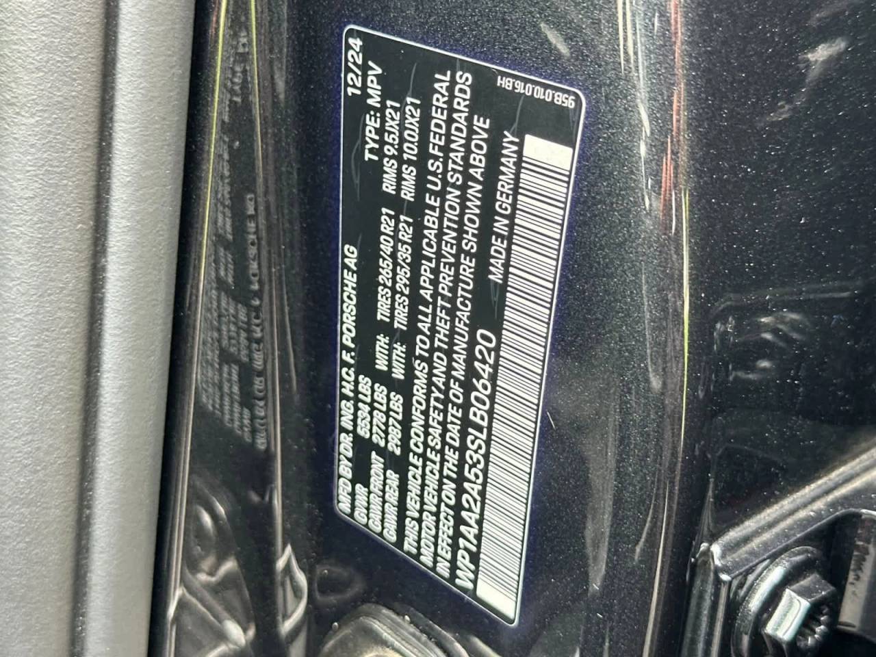 2025 Porsche Macan Base