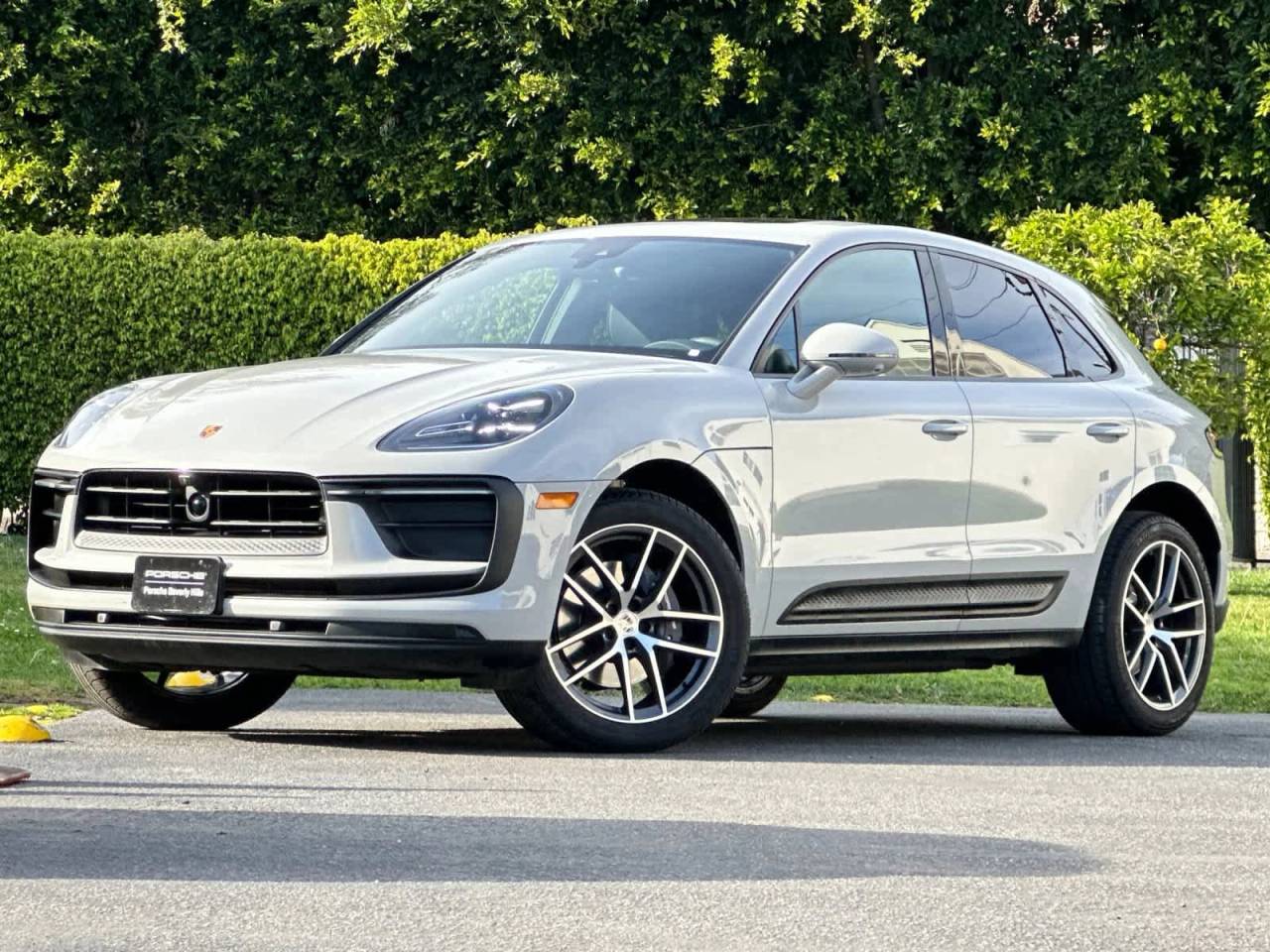2025 Porsche Macan AWD