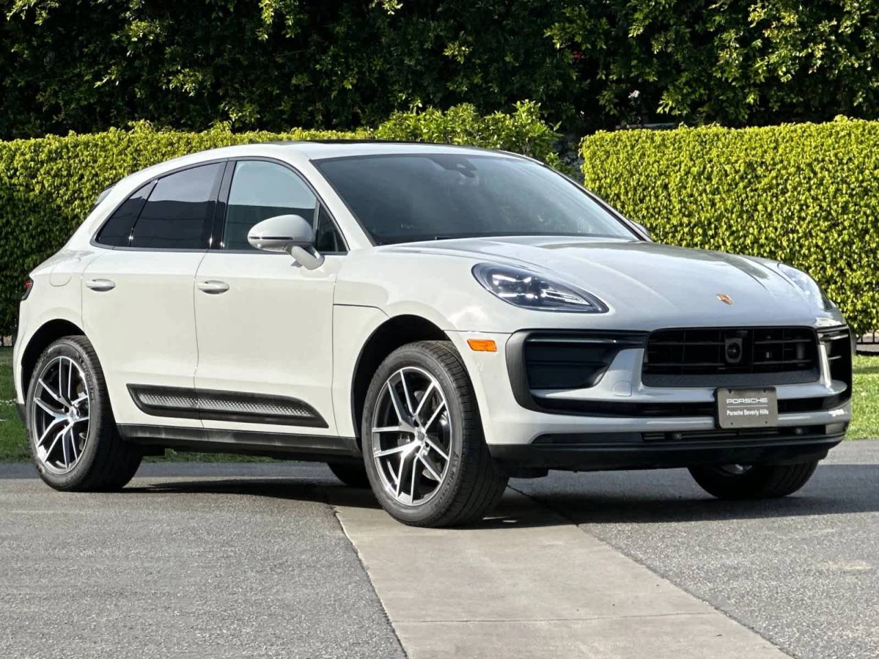 2025 Porsche Macan AWD