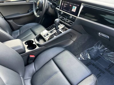 2025 Porsche Macan AWD