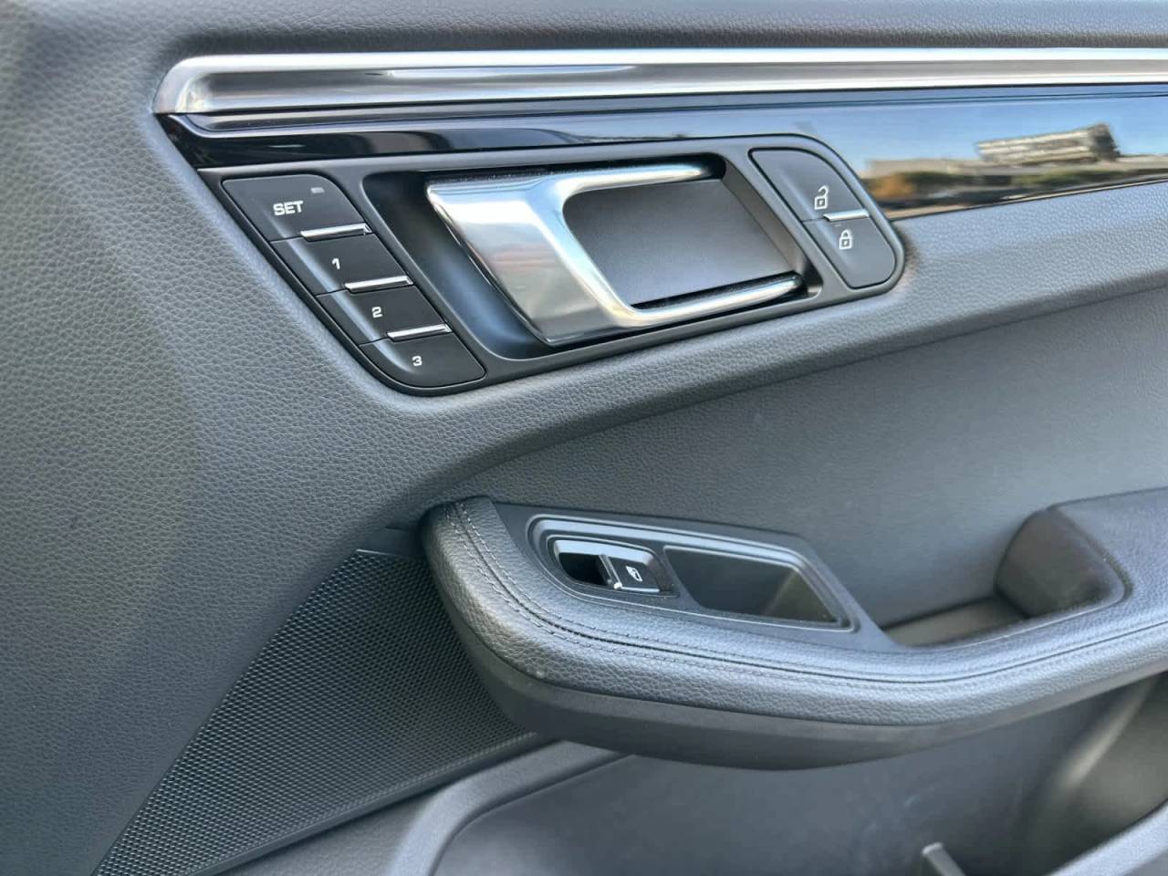 2025 Porsche Macan AWD