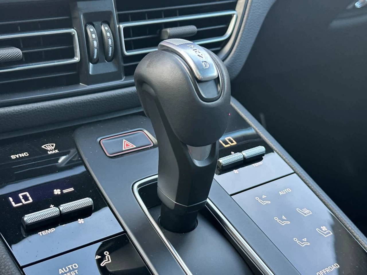 2025 Porsche Macan AWD