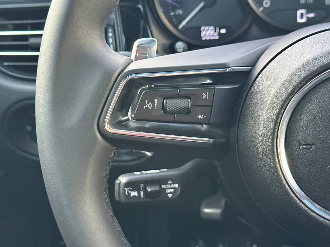 2025 Porsche Macan AWD