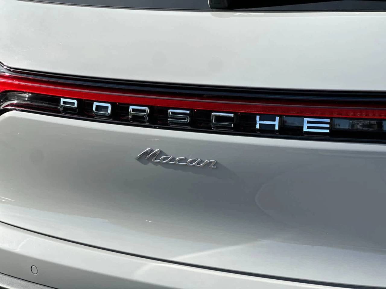 2025 Porsche Macan AWD