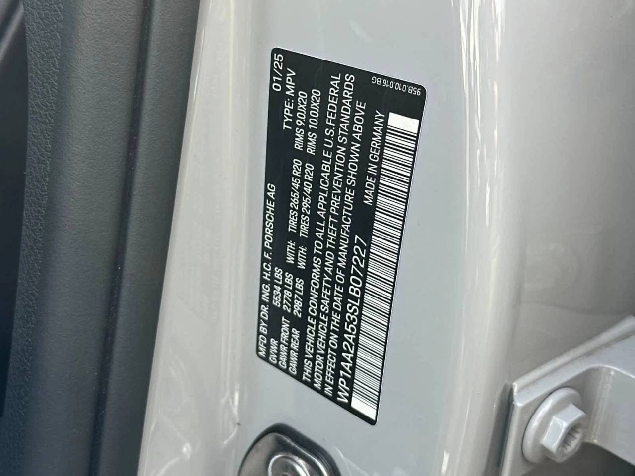 2025 Porsche Macan AWD