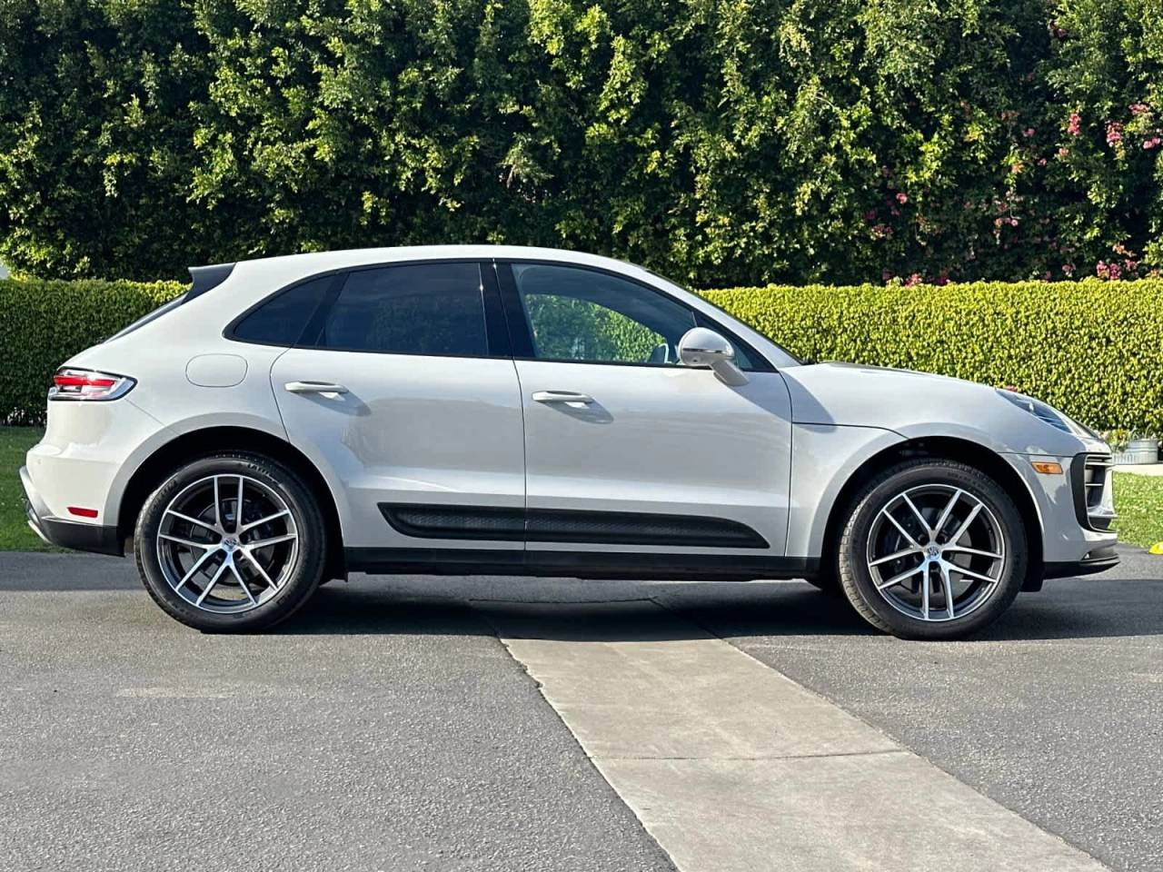 2025 Porsche Macan AWD