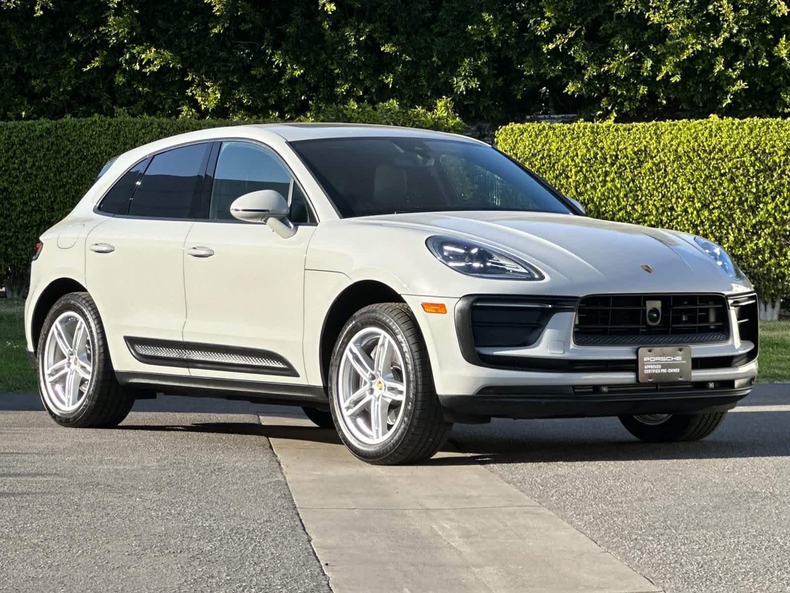 2025 Porsche Macan AWD