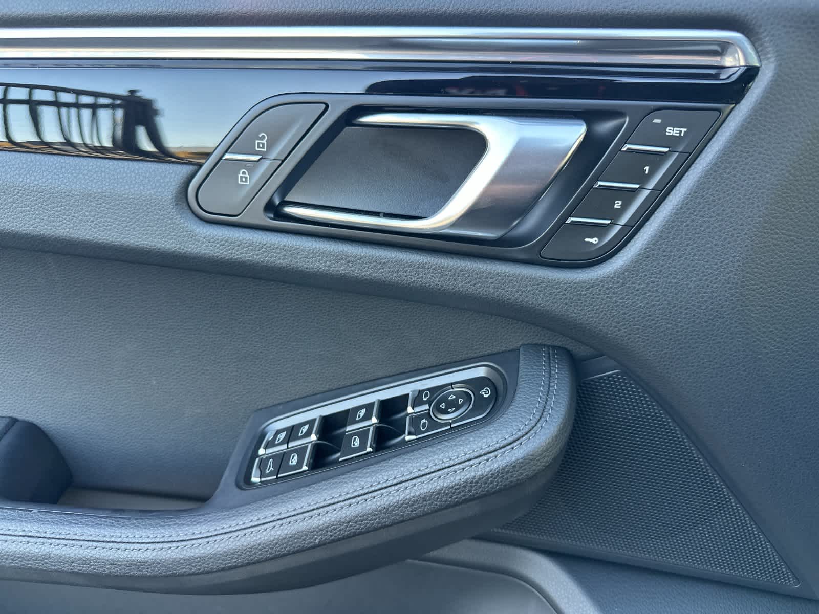 2025 Porsche Macan AWD