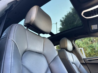 2025 Porsche Macan AWD