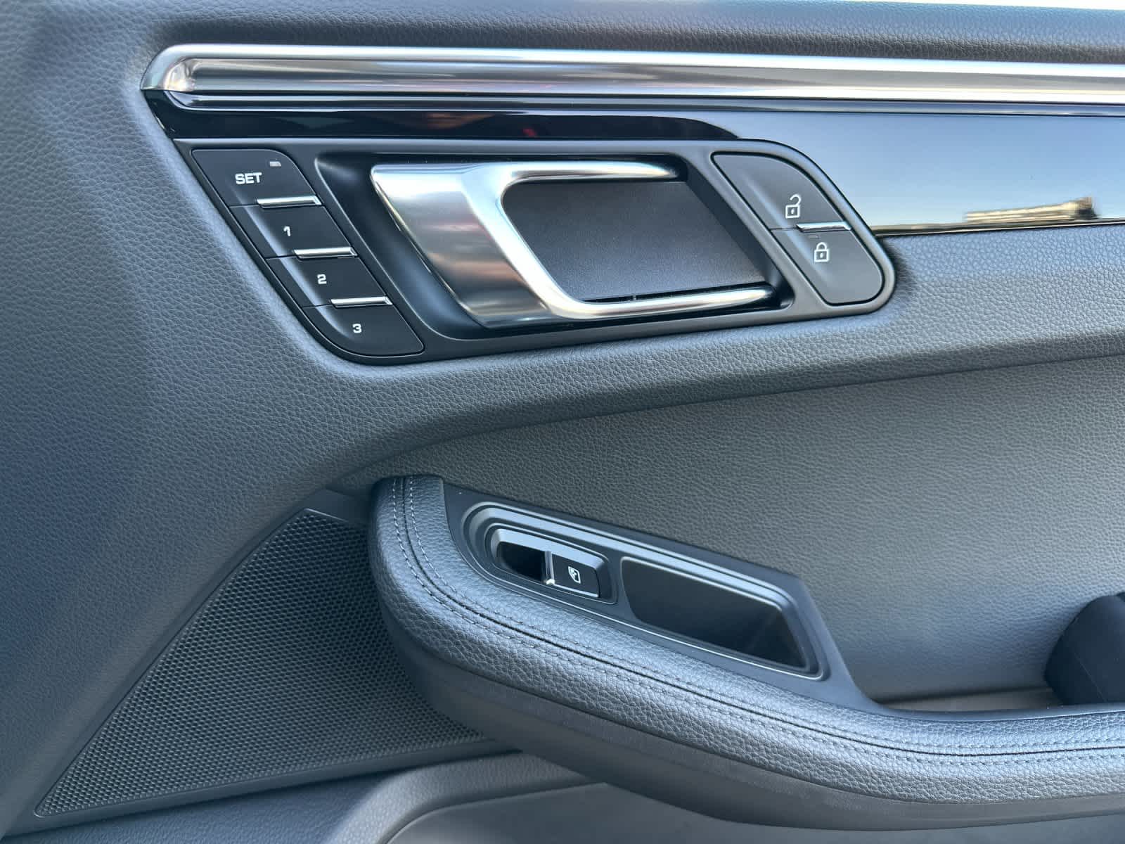 2025 Porsche Macan AWD