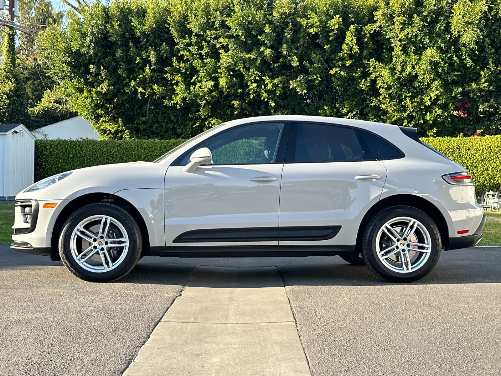 2025 Porsche Macan AWD