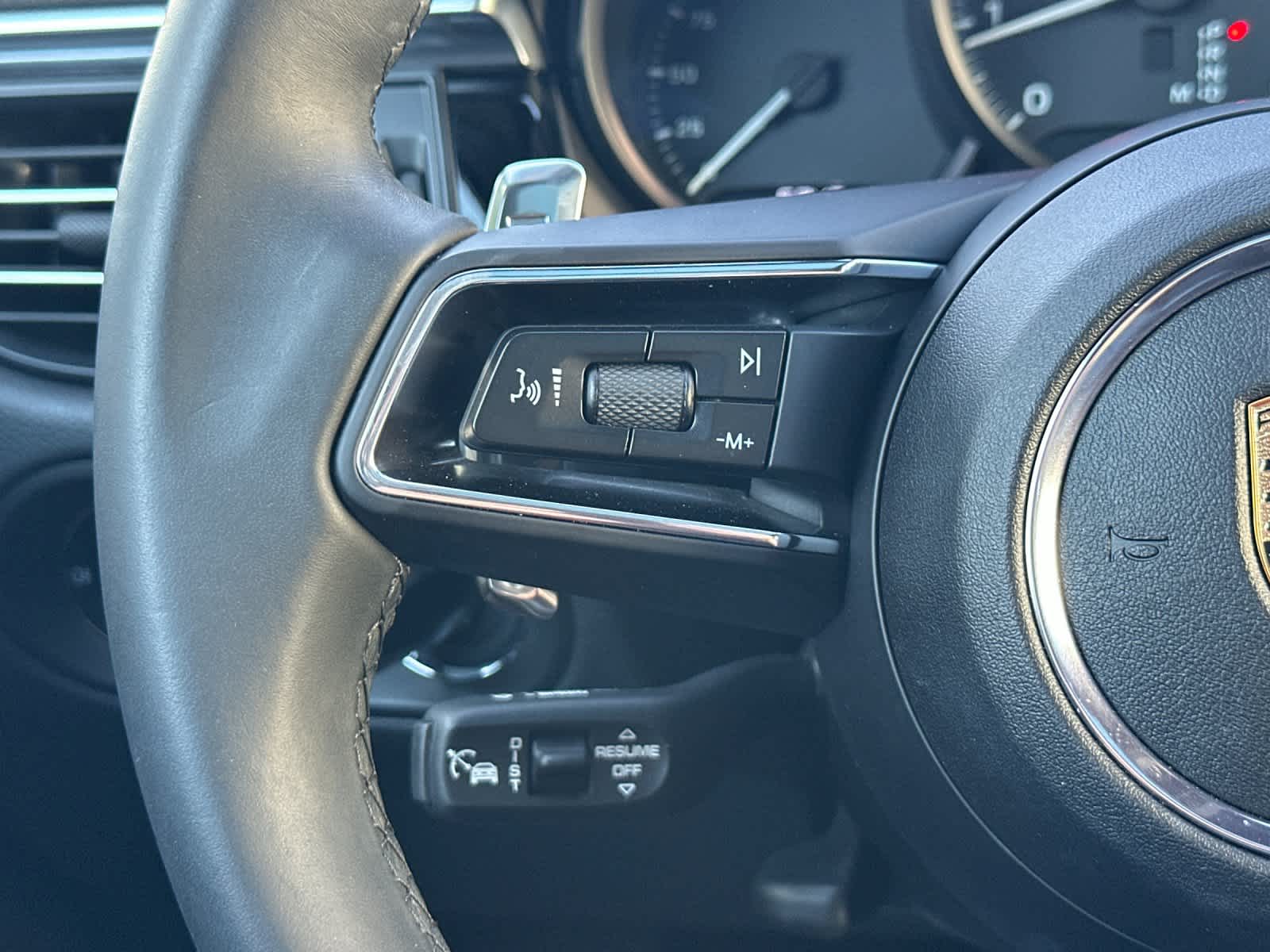 2025 Porsche Macan AWD