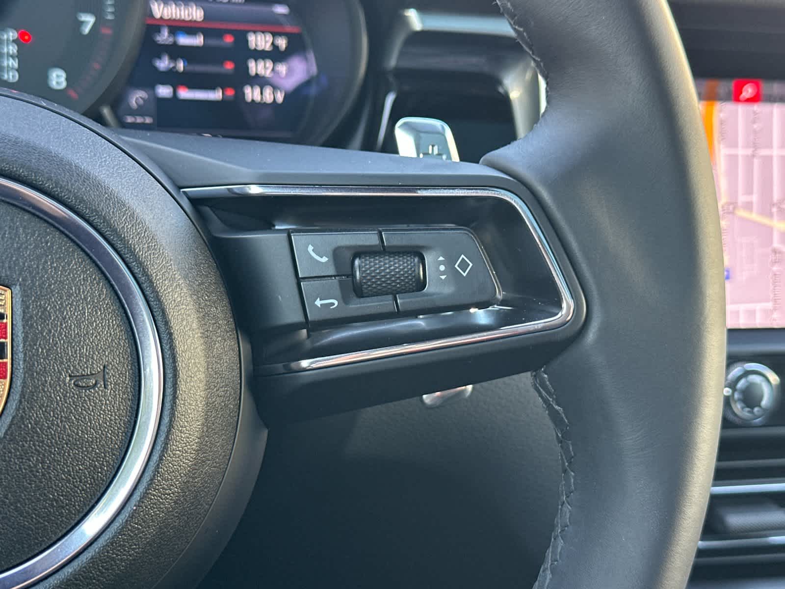 2025 Porsche Macan AWD