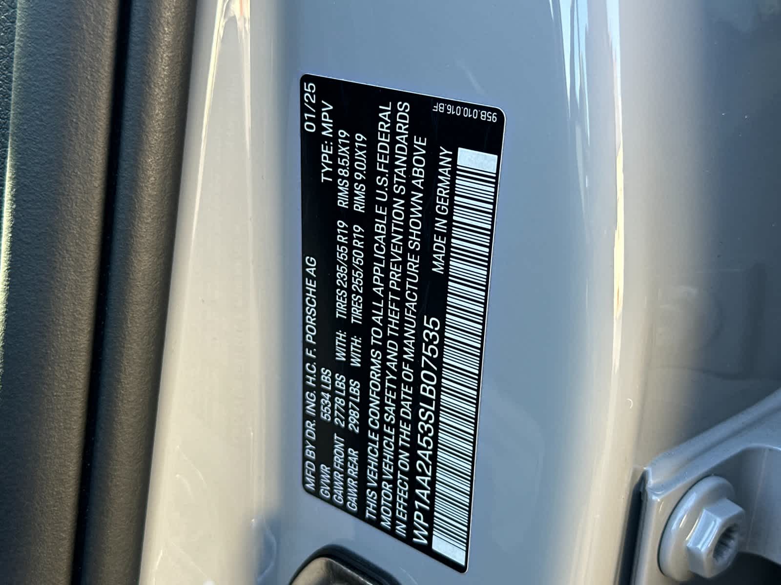 2025 Porsche Macan AWD