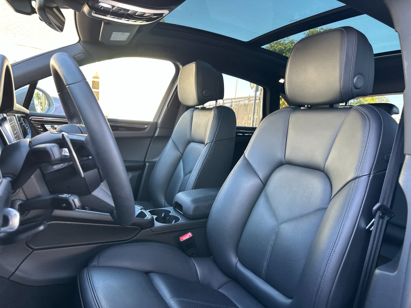 2025 Porsche Macan AWD