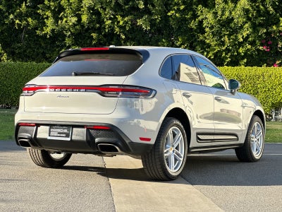 2025 Porsche Macan AWD