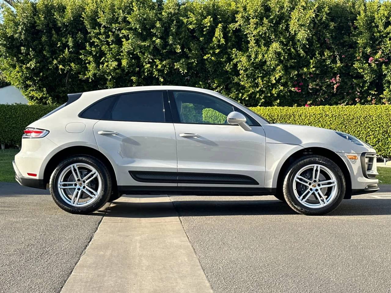 2025 Porsche Macan AWD