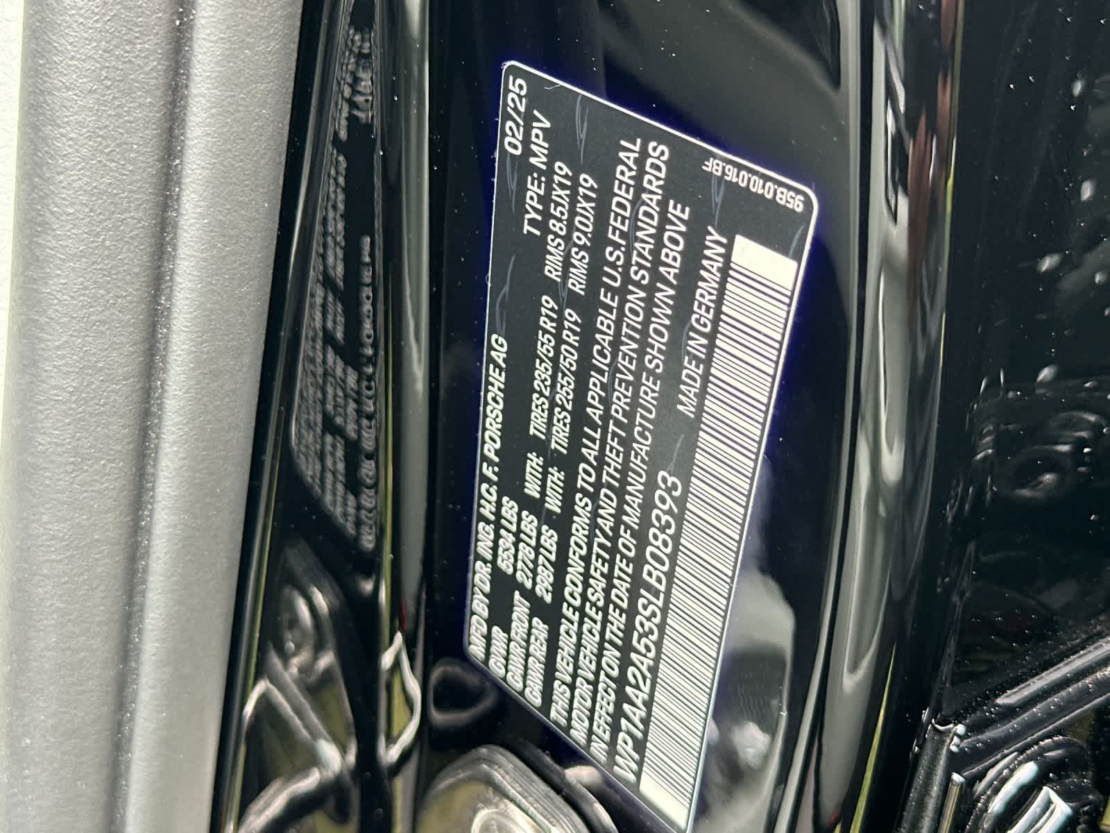 2025 Porsche Macan Base